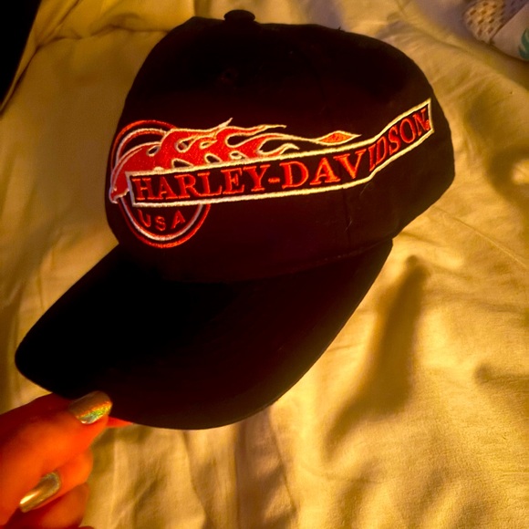 ๐๏ธ๐ฎ๐ฆ๐ฏ๐ด ๐๐ข๐ณ๐ญ๐ฆ๐บ ๐๐ข๐ท๐ช๐ฅ๐ด๐ฐ๐ฏ ๐ฉ๐ข๐ต๐๏ธ - Picture 1 of 7